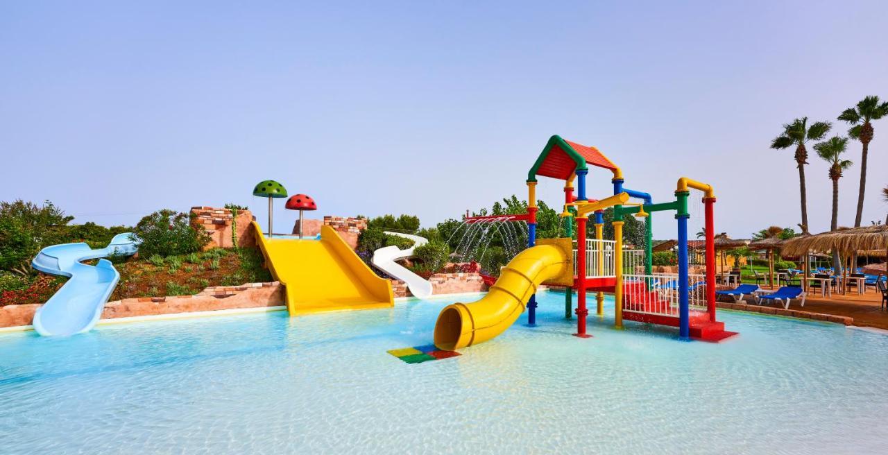Globales Los Delfines Cala'N Blanes  Exterior photo